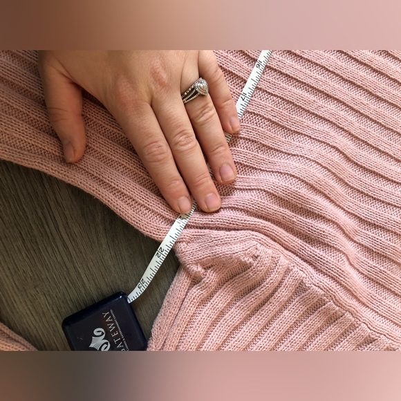 ❕American Eagle Knit Pink Sweater - Picture 3 of 3